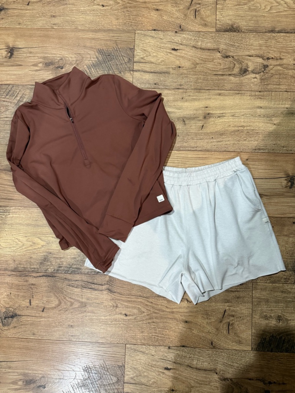 Vuori set
Boyfriend Shorts Sz Small
Studio 1/2 zip Top size Medium